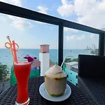 Deep Blue Z10 โรงแรม Pattaya