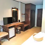 Hotel Let's Hyde & - Pool 4*