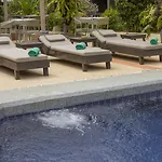Let's Hyde & - Pool Hotel 4*