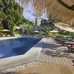 Let's Hyde & - Pool Hotel
