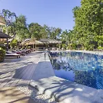 Let's Hyde & - Pool Hotel 4*