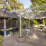 Let's Hyde & - Pool 4*
