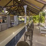 Let's Hyde & - Pool Hotel 4*