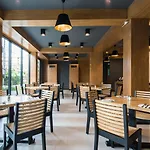 โรงแรม Asana & 3*