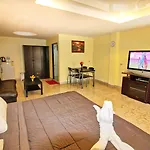 Phratamnak - 100 Meter From * Pattaya