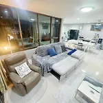 Villa Sun And Moon House