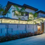 Super Luxury 4 Bedroom Private Pool Villa With Jacuzzi, Near 711, 10 Minutes To Walking Street And Pattaya Beach - Mt4