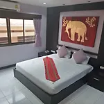 Zip Hotel & Restaurant