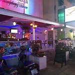 Zip Hotel & Restaurant