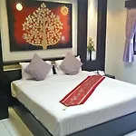โรงแรม Zip & Restaurant 3*