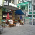 Pizza Italy Restaurant And บ้านพัก