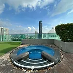 อพาร์ทเม้น Wong Amat Tower 2104 Pattaya