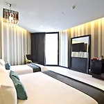 Tsix5 Quarter 5* Pattaya
