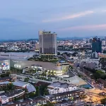 Grande Centre Point Hotel 5*
