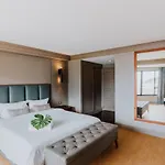 Marine Plaza โรงแรม