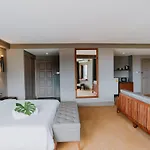 Marine Plaza โรงแรม 3*