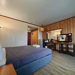 Marine Plaza 3*