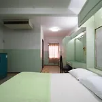Oyo 1003 Naklua House โรงแรม