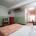 Hotel Oyo 1003 Naklua House 3*