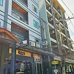 โรงแรม The Base