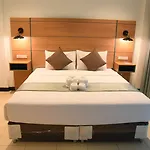 The Base โรงแรม