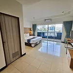 โรงแรม The Base 3*
