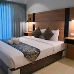 โรงแรม The Base