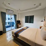 The Base โรงแรม