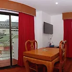 Highfive Hotel 2*