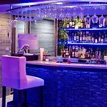 The Globe Hotel, Bar & Restaurant โรงแรม Pattaya