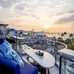 The Globe Hotel, Bar & Restaurant โรงแรม