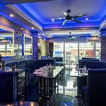 The Globe Hotel, Bar & Restaurant โรงแรม