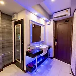 The Globe Hotel, Bar & Restaurant