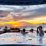 โรงแรม The Globe Hotel, Bar & Restaurant Pattaya