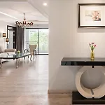 Sirin Exclusive And โรงแรม Pattaya