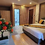 Xcess Aparthotel 4*
