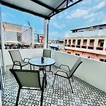 Pj & Bar Hotel *