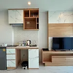 โรงแรม Dday Luxury By D-eco Wellness Centre 4*