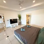 Newly Renovated - 2 Bedroom - Private Pool Villa, Centre