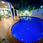 Villa Newly Renovated - 2 Bedroom - Private Pool Villa, Centre