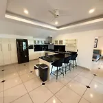 Newly Renovated - 2 Bedroom - Private Pool Villa, Centre *