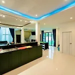 Villa Pool *