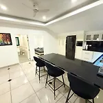 Newly Renovated - 2 Bedroom - Private Pool Villa, Centre *