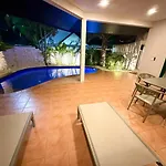 Villa Newly Renovated - 2 Bedroom - Private Pool Villa, Centre *
