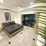 Newly Renovated - 2 Bedroom - Private Pool Villa, Centre * Pattaya