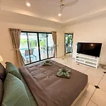 Newly Renovated - 2 Bedroom - Private Pool Villa, Centre Villa *