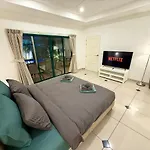 Newly Renovated - 2 Bedroom - Private Pool Villa, Pattaya City Centre