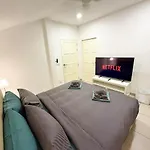 วิลล่า Newly Renovated - 2 Bedroom - Private Pool Villa, Centre Pattaya