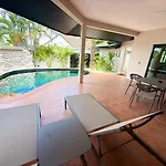 วิลล่า Newly Renovated - 2 Bedroom - Private Pool Villa, Centre