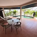 Newly Renovated - 2 Bedroom - Private Pool Villa, Centre